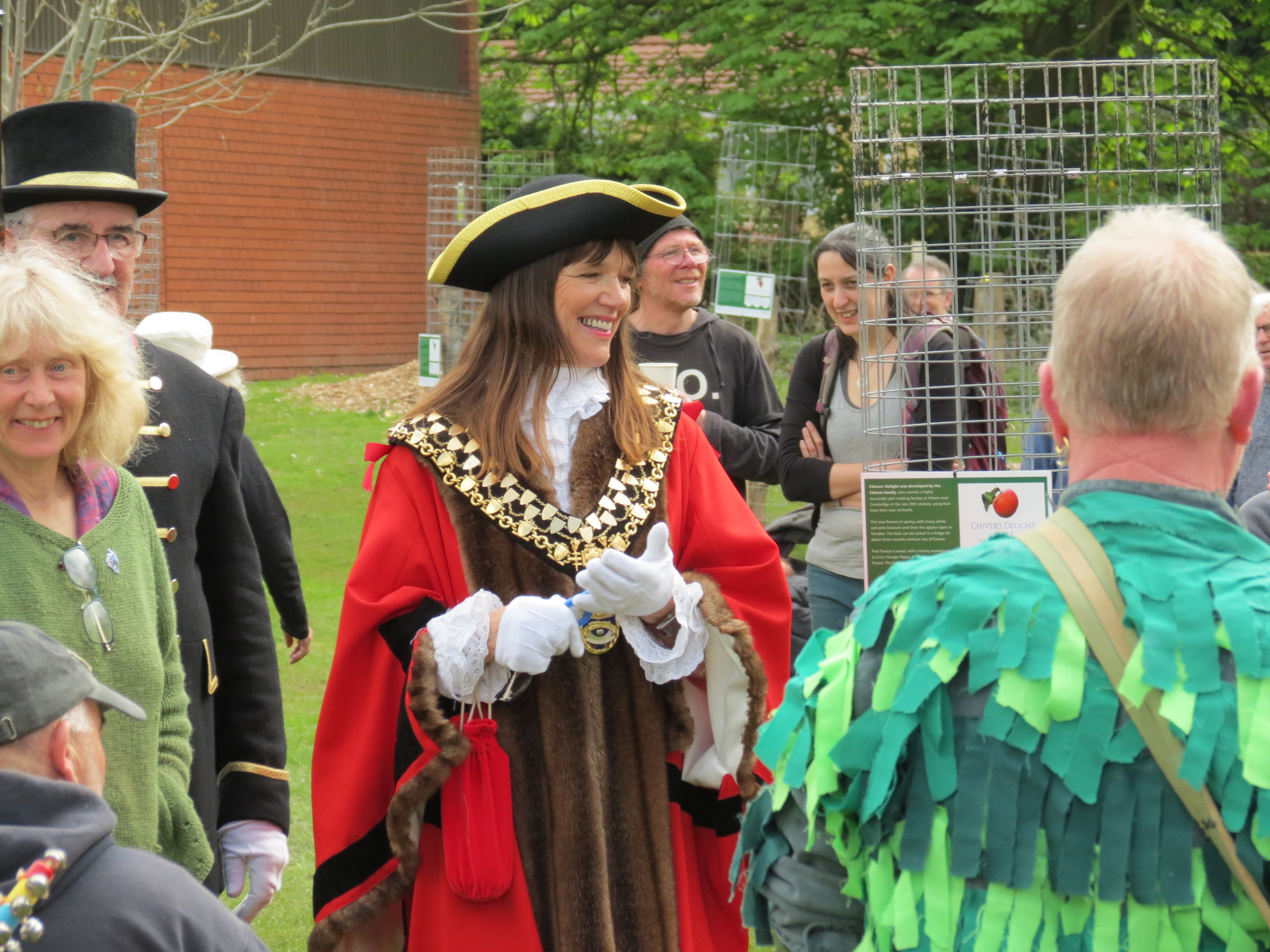 Tiverton Town Mayor, Cllr Susie Griggs, joined the wassail.