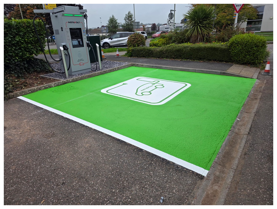 An instavolt unit with 2 chargepoints.